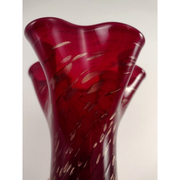 Glass Eye Studio GES Ruby Red Ruffled Art Glass Vase w/ Copper Flecks - Picture 7 of 10